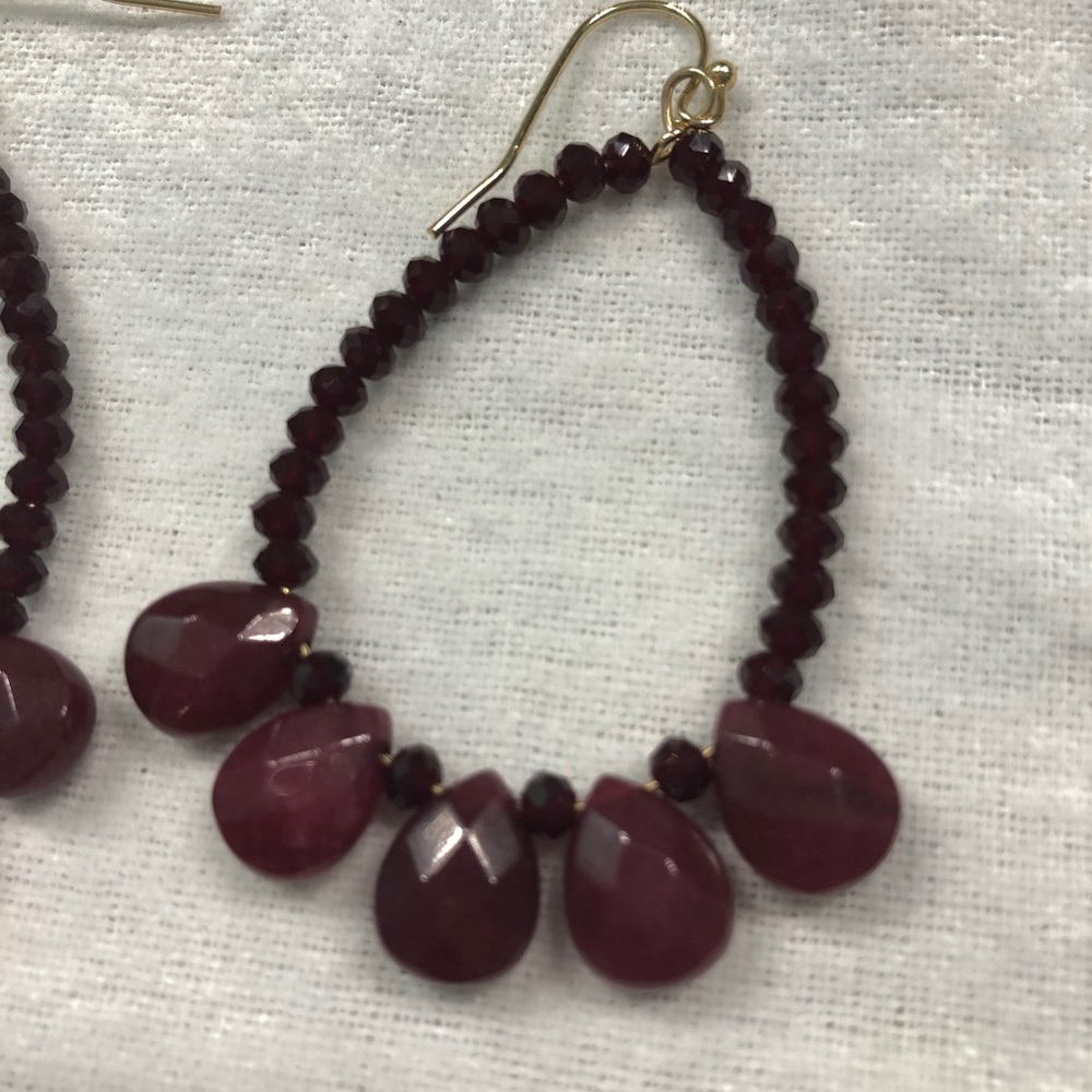 Maroon beaded earrings - Picture 3 of 3